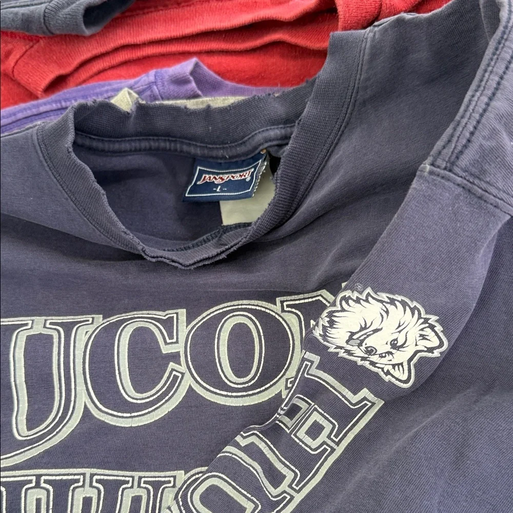 UCONN Huskies Navy Crewneck T-Shirt Vintage jansport l/s L - Picture 4 of 9
